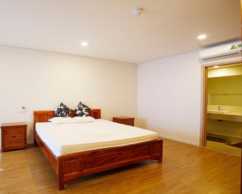 High floor 3 bedroom apartment for rent in Mipec Tower, Long Bien 