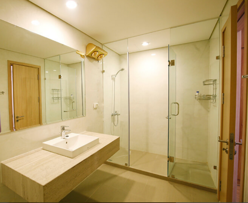 High floor 3 bedroom apartment for rent in Mipec Tower, Long Bien 