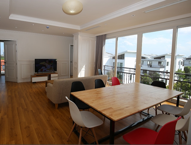 Brand new 3 bedroom apartment in Long Bien with small swimming pool 