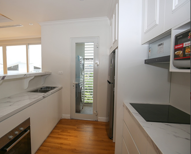 Brand new 3 bedroom apartment in Long Bien with small swimming pool 