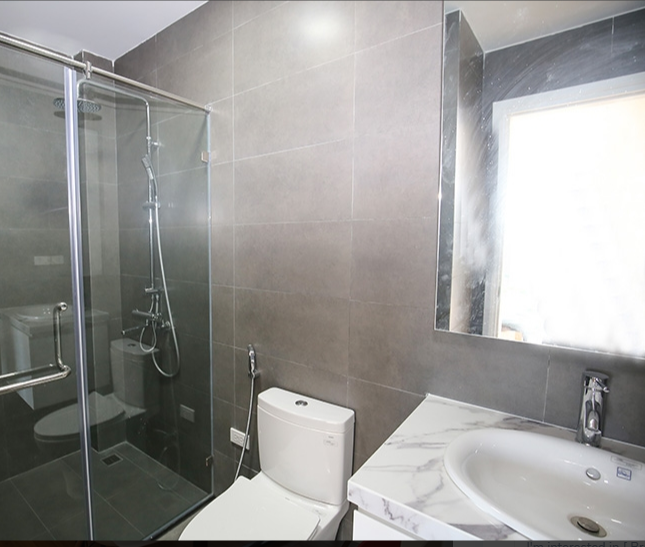 Brand new 3 bedroom apartment in Long Bien with small swimming pool 