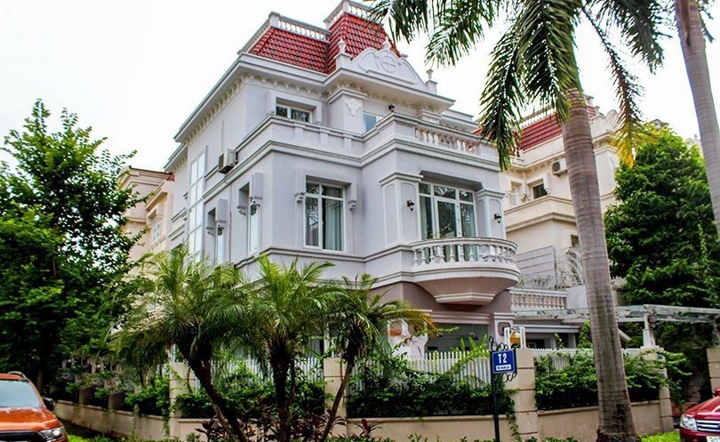 Voluminous villas in Ciputra