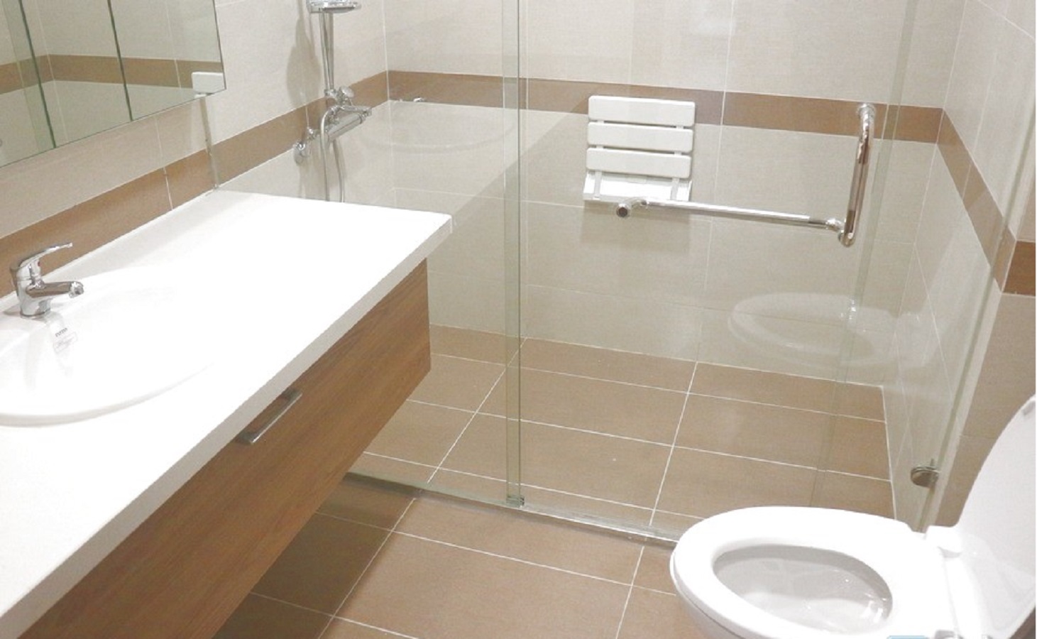 Prime location – Beautiful furniture 