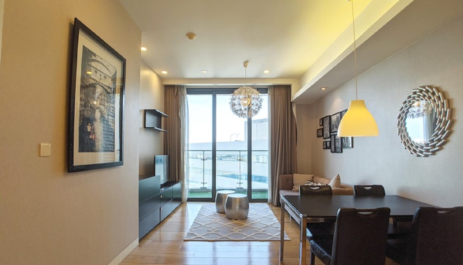 Spacious and modern furnished apartment