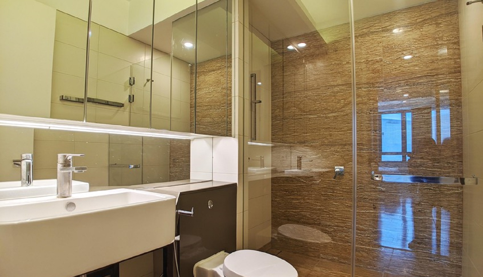 Spacious and modern furnished apartment 