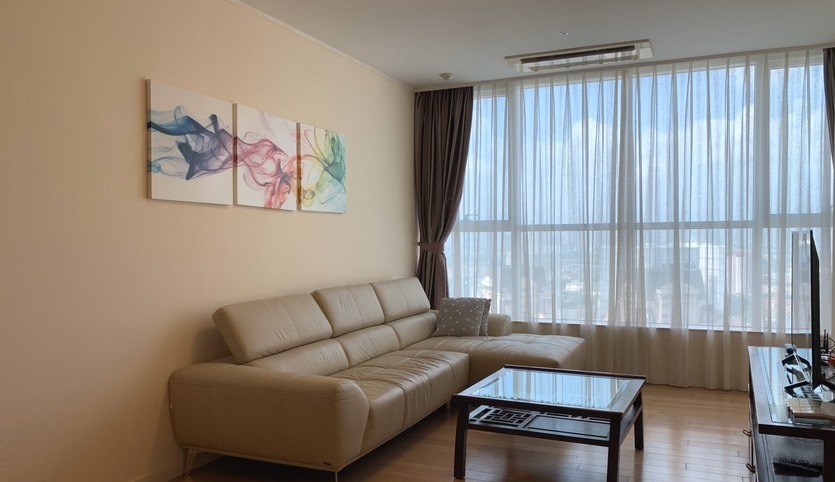 Good quality 03 bedroom apartment