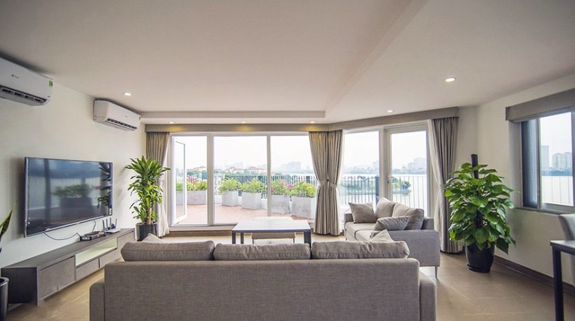 Lake view serviced apartment with 03 bedrooms for rent on the To Ngoc Van street, Tay Ho district, Ha Noi city 