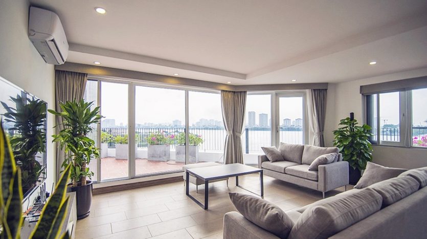 Lake view serviced apartment with 03 bedrooms for rent on the To Ngoc Van street, Tay Ho district, Ha Noi city 