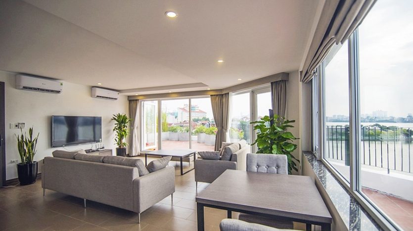 Lake view serviced apartment with 03 bedrooms for rent on the To Ngoc Van street, Tay Ho district, Ha Noi city 