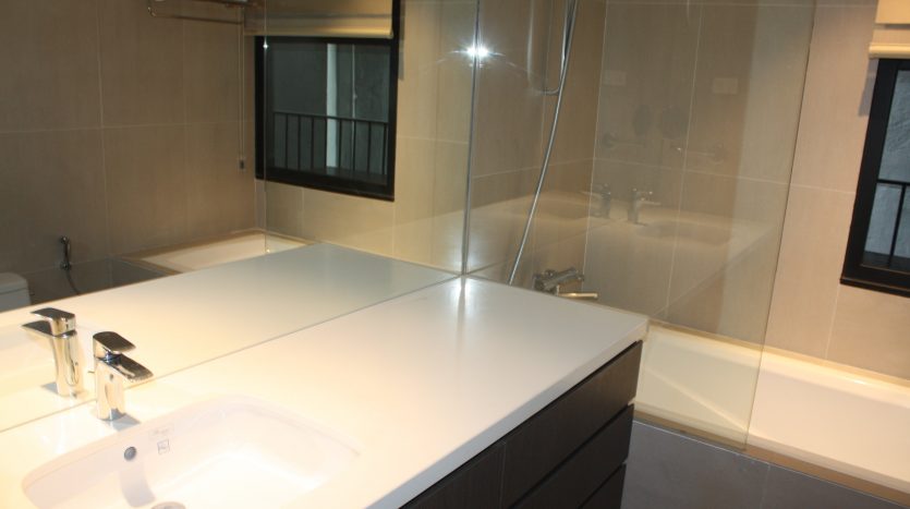 Nice serviced apartment with 02 bedrooms 