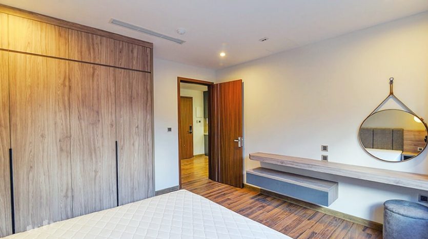 Swimming pool serviced apartment with lake view 