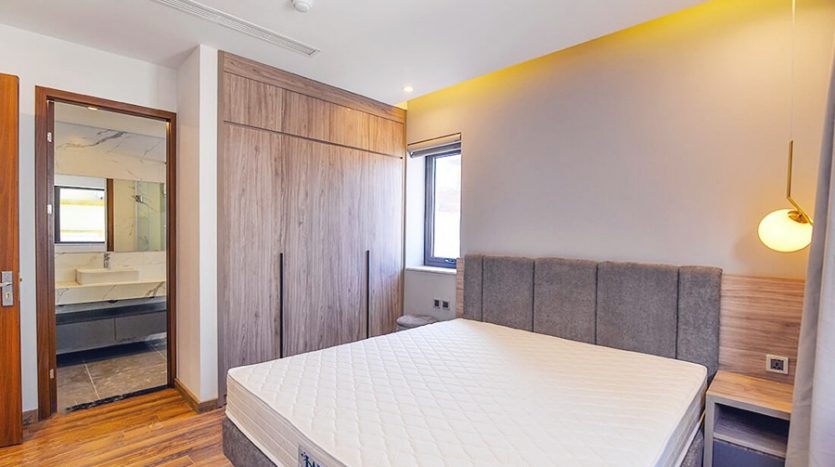 Swimming pool serviced apartment with lake view 