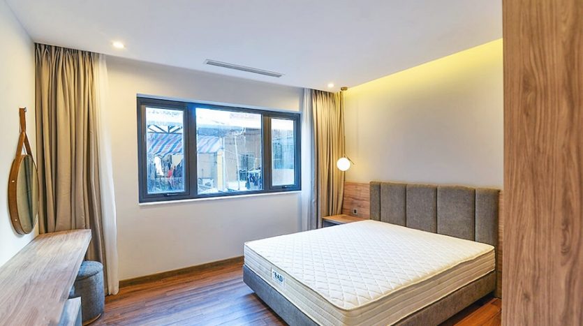 Swimming pool serviced apartment with lake view 