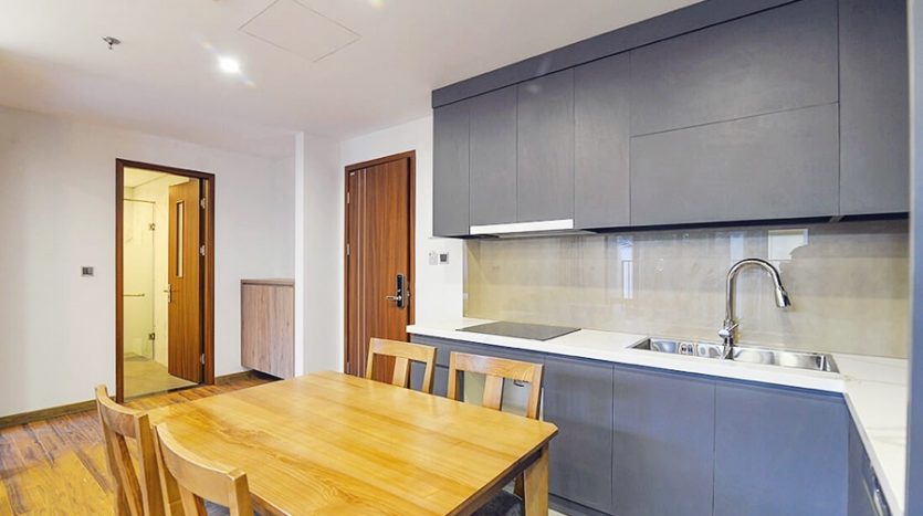 Swimming pool serviced apartment with lake view 