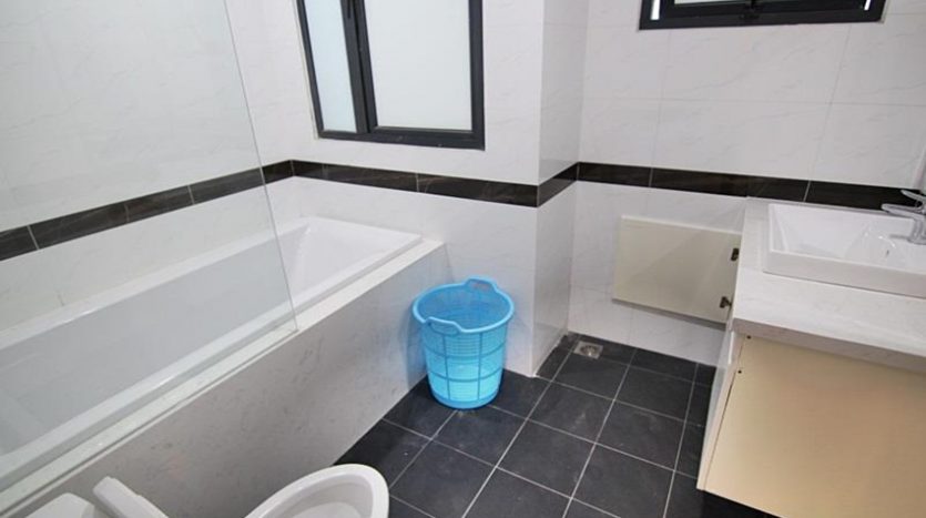 Bright, airy, modern 2 bedroom apartment 